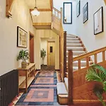 بيت للعطل The Old Vicarage *