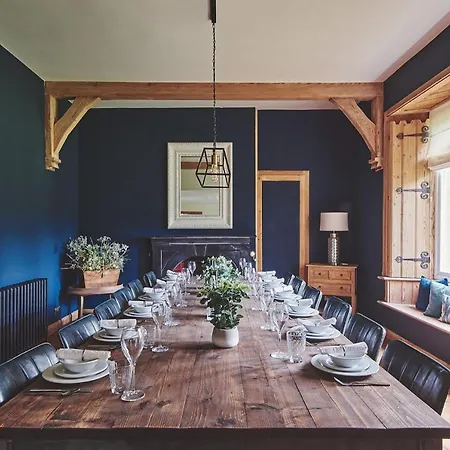 The Old Vicarage 홀름룩